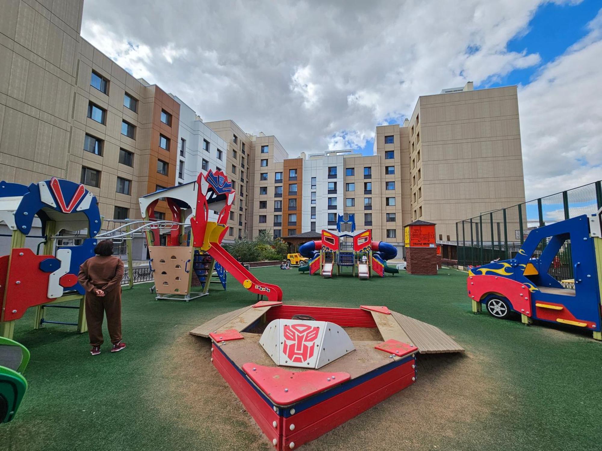 Ernaz Plus Apartments-Expo-Boulevard 130 Astana Eksteriør bilde